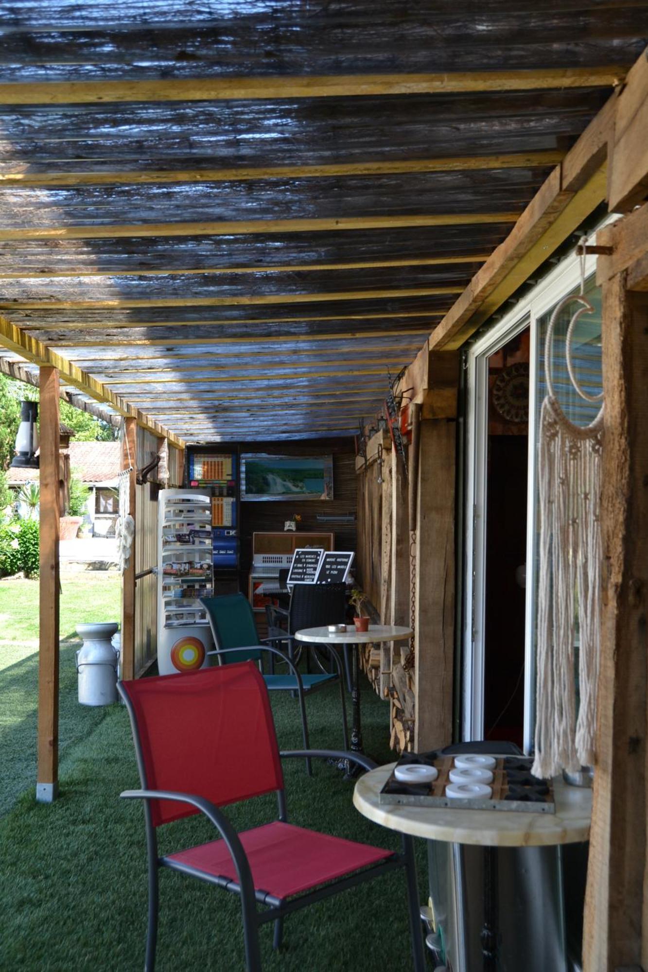 Le Gite De La Lombriere Saint-Denis-de-Pile Exterior foto